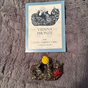 Vintage 1988 Franklin Mint Curio Cabinet Cat Figurine - Vienna Bronze